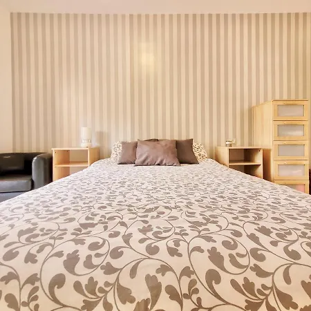 Golden Sweet Apartment